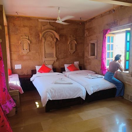 Mud Mirror Guesthouse Jaisalmer Esterno foto