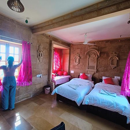 Mud Mirror Guesthouse Jaisalmer Esterno foto