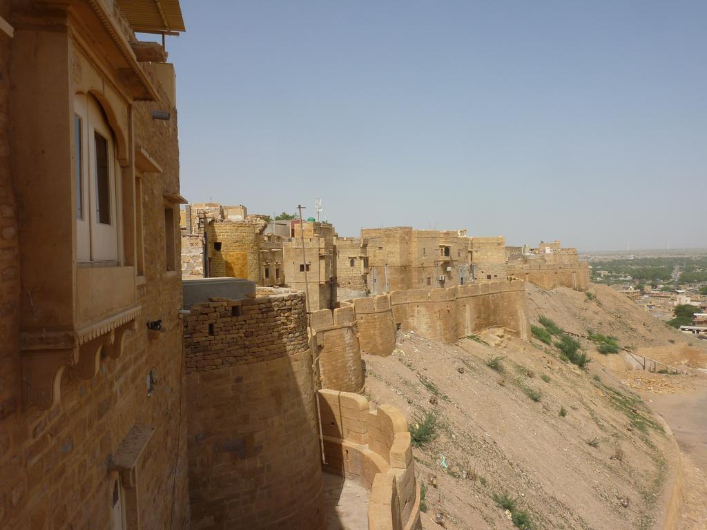 Mud Mirror Guesthouse Jaisalmer Esterno foto