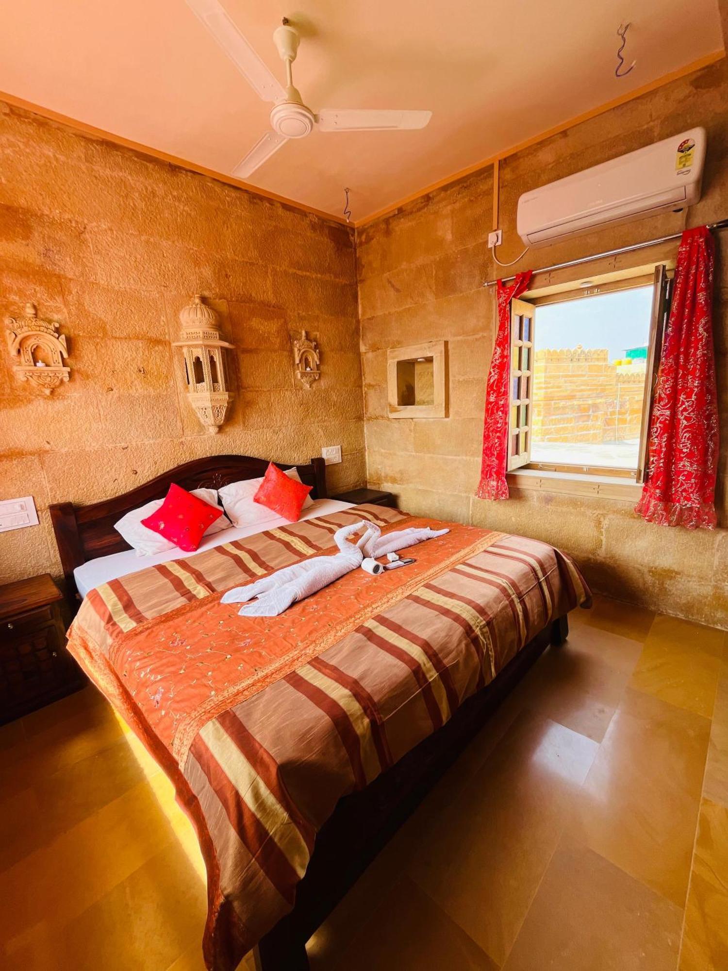 Mud Mirror Guesthouse Jaisalmer Esterno foto