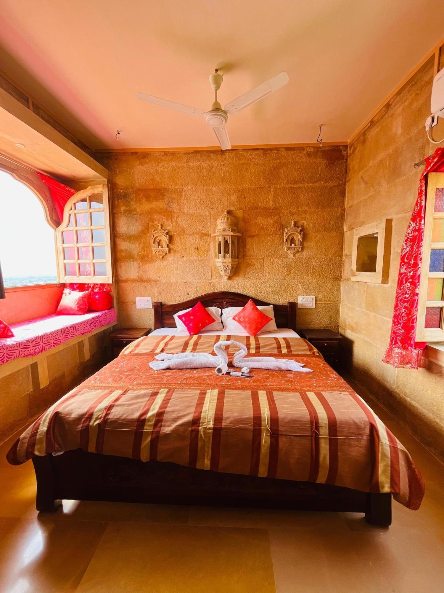 Mud Mirror Guesthouse Jaisalmer Esterno foto