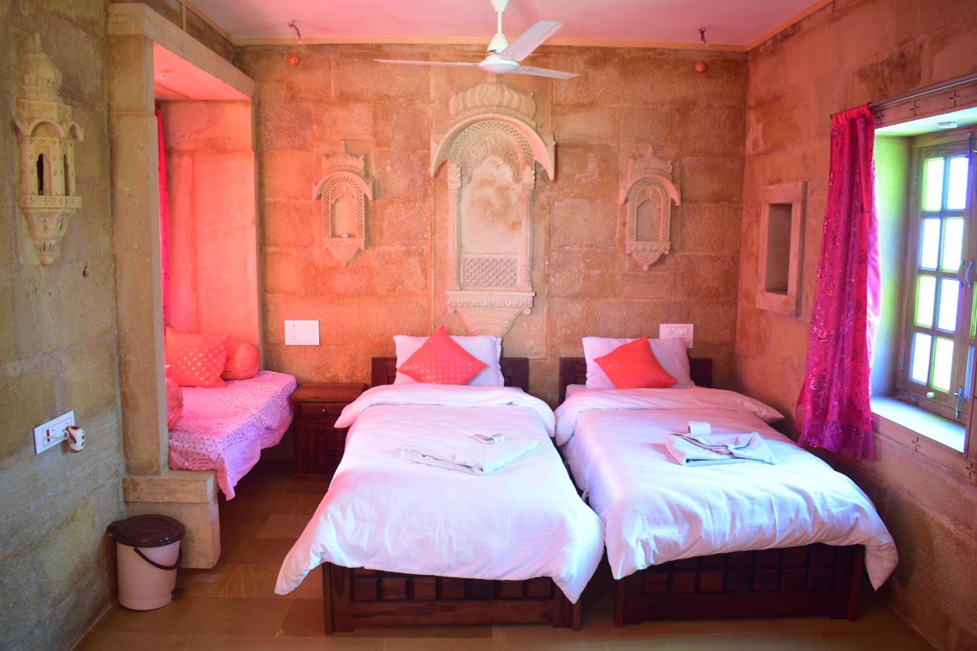 Mud Mirror Guesthouse Jaisalmer Esterno foto