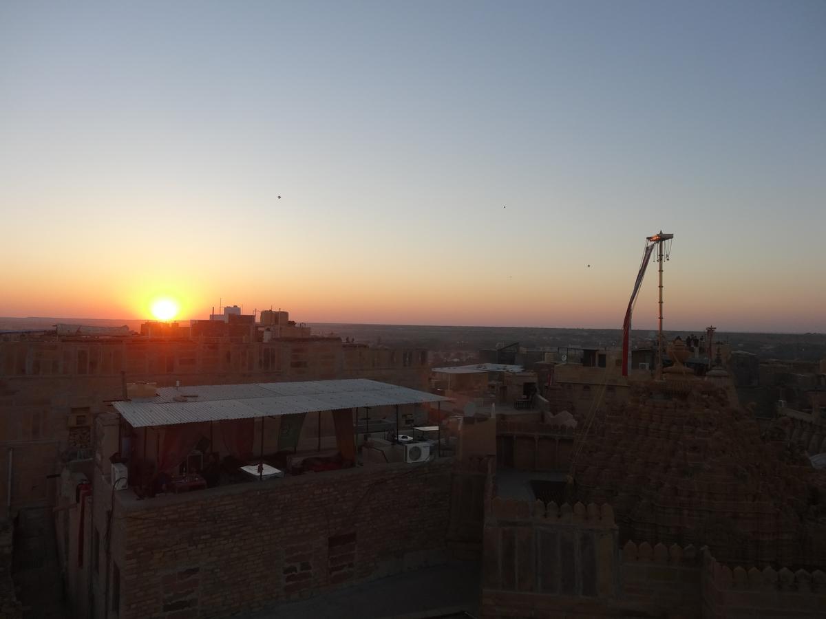 Mud Mirror Guesthouse Jaisalmer Esterno foto