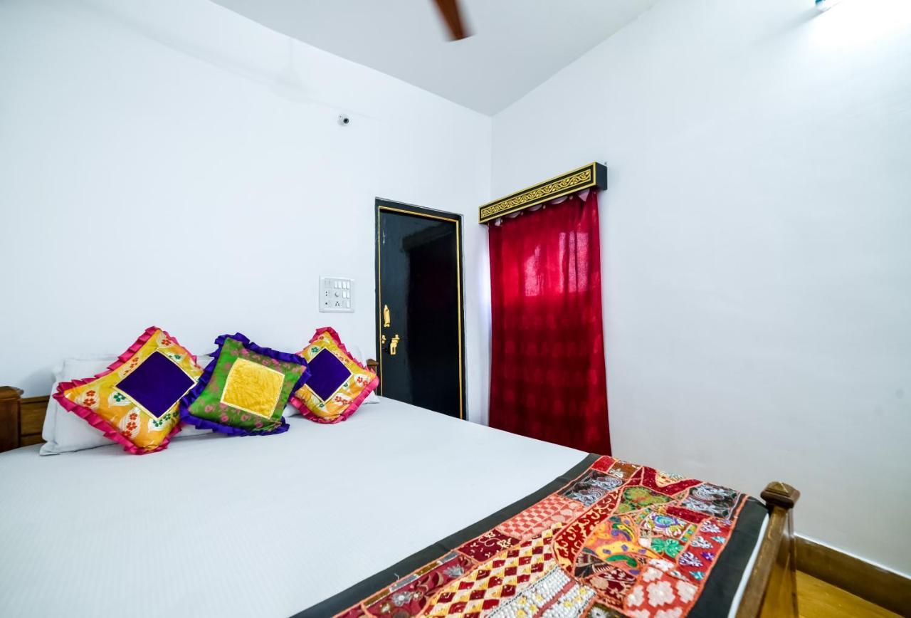 Mud Mirror Guesthouse Jaisalmer Esterno foto